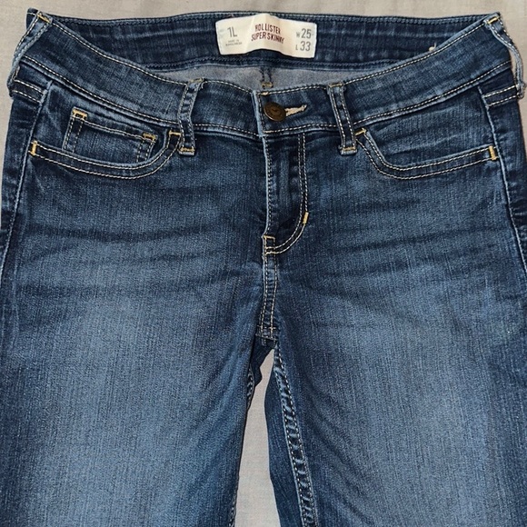 Hollister Super Skinny Low-Rise Dark Denim Jeans - Picture 2 of 3